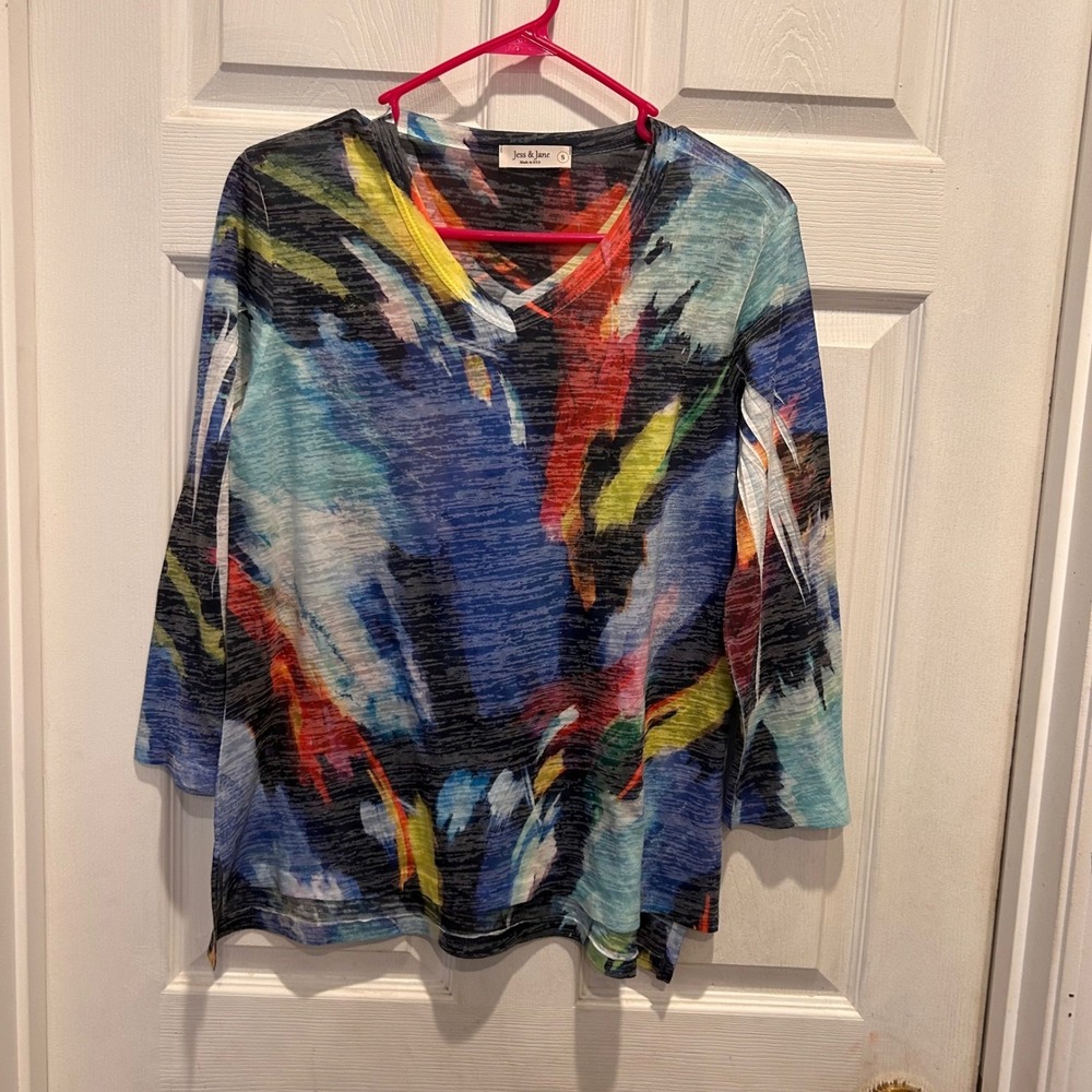 Jess & Jane Abstract Print 3/4 Sleeve V Neck Top Made in USA Small Art to Wear